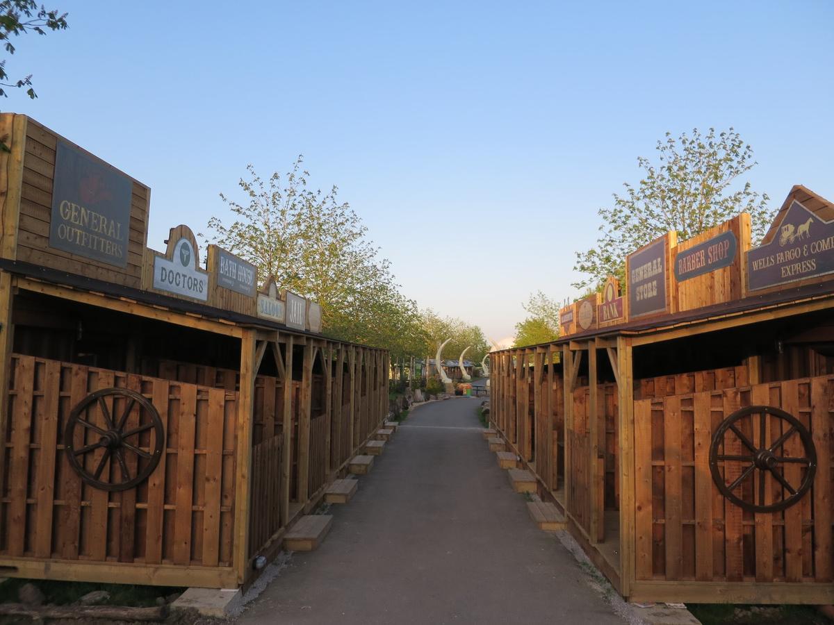 Adventurer'S Village Milton Keynes Kültér fotó